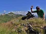 70 In vetta al Monte Azzaredo (2135 m) con vista in Cavallo